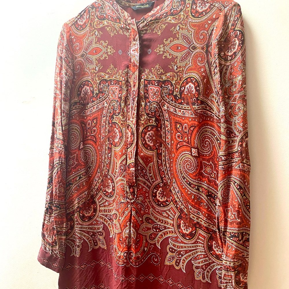 Pure silk! Massimo Dutti - Knee length shift dress, covered placket buttons.